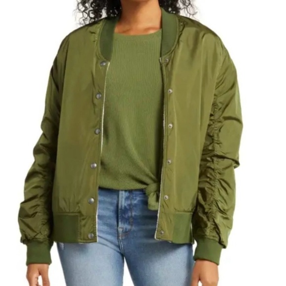 Blank NYC Jackets & Blazers - Blank NYC green button front size small casual popover bomber jacket